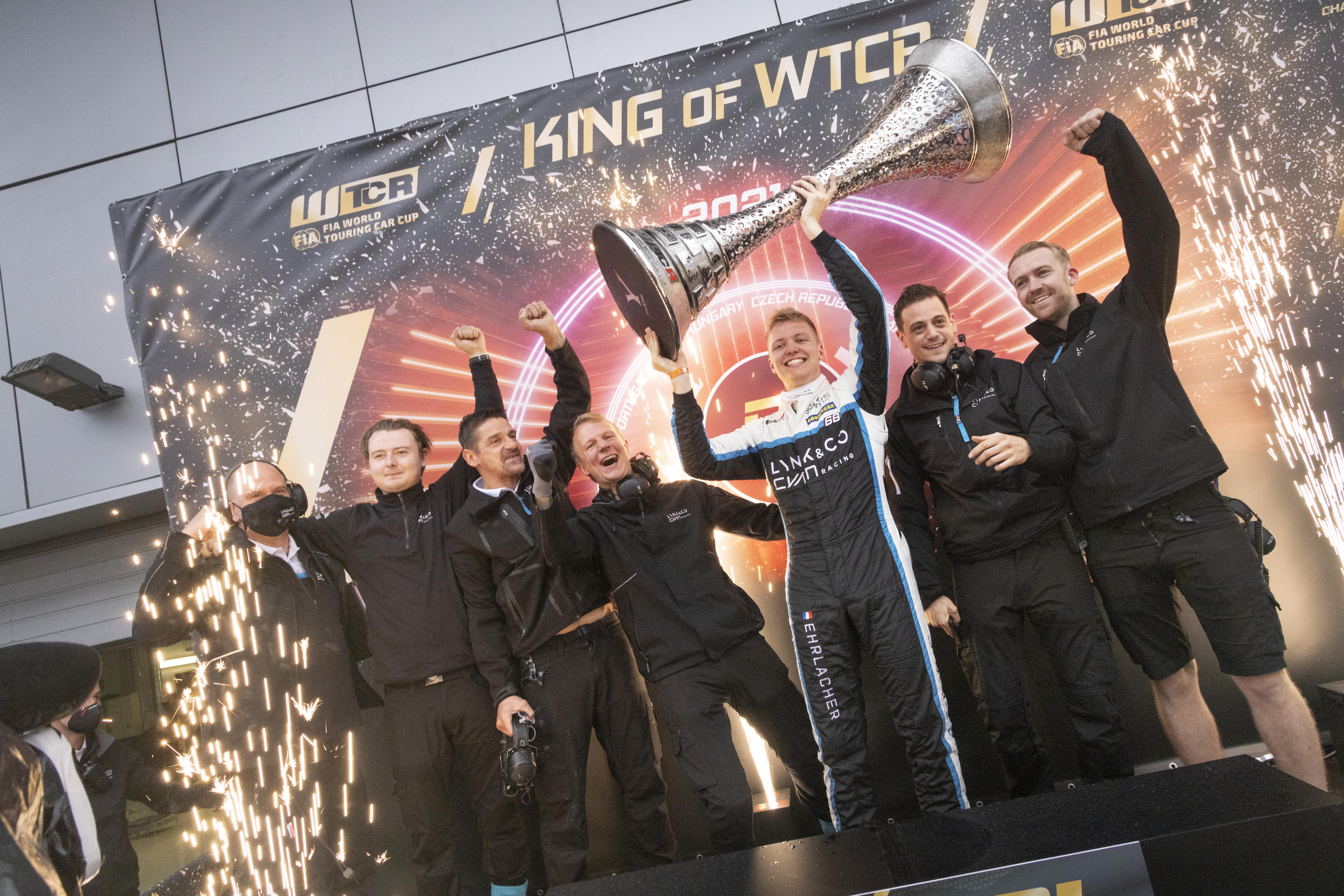 2.2021赛季WTCR世界房车锦标赛领克车队夺冠.jpg